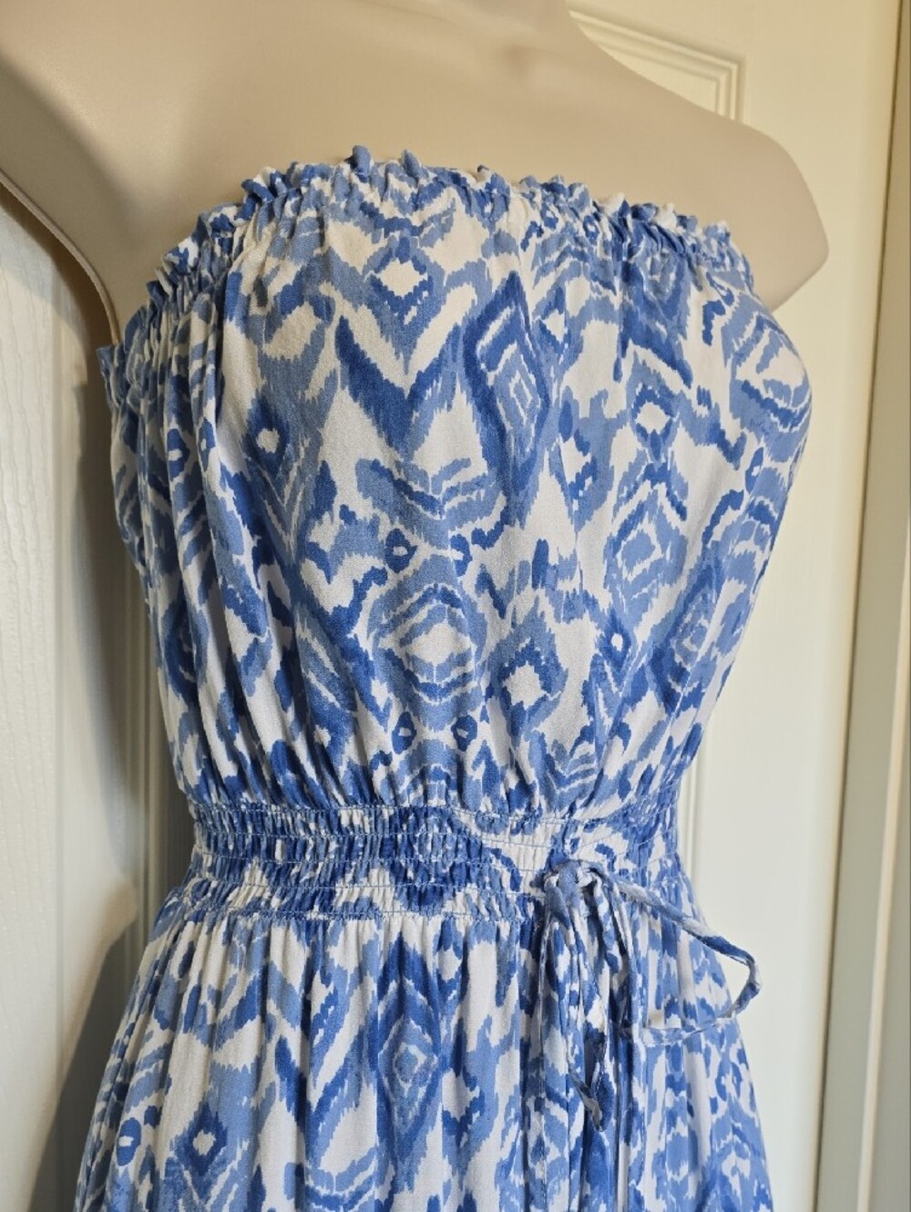 Jessica Simpson Blue and White Printed Strapless Dress - Picture 9 of 16